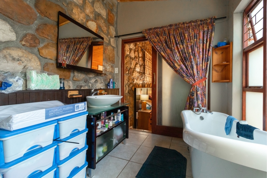 6 Bedroom Property for Sale in Capri Western Cape